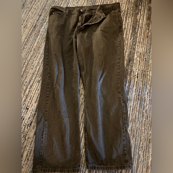 Wrangler Dark Wash Jeans - Picture 1 of 4